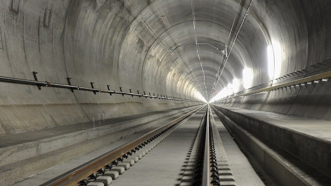 O mais longo e profundo túnel do mundo